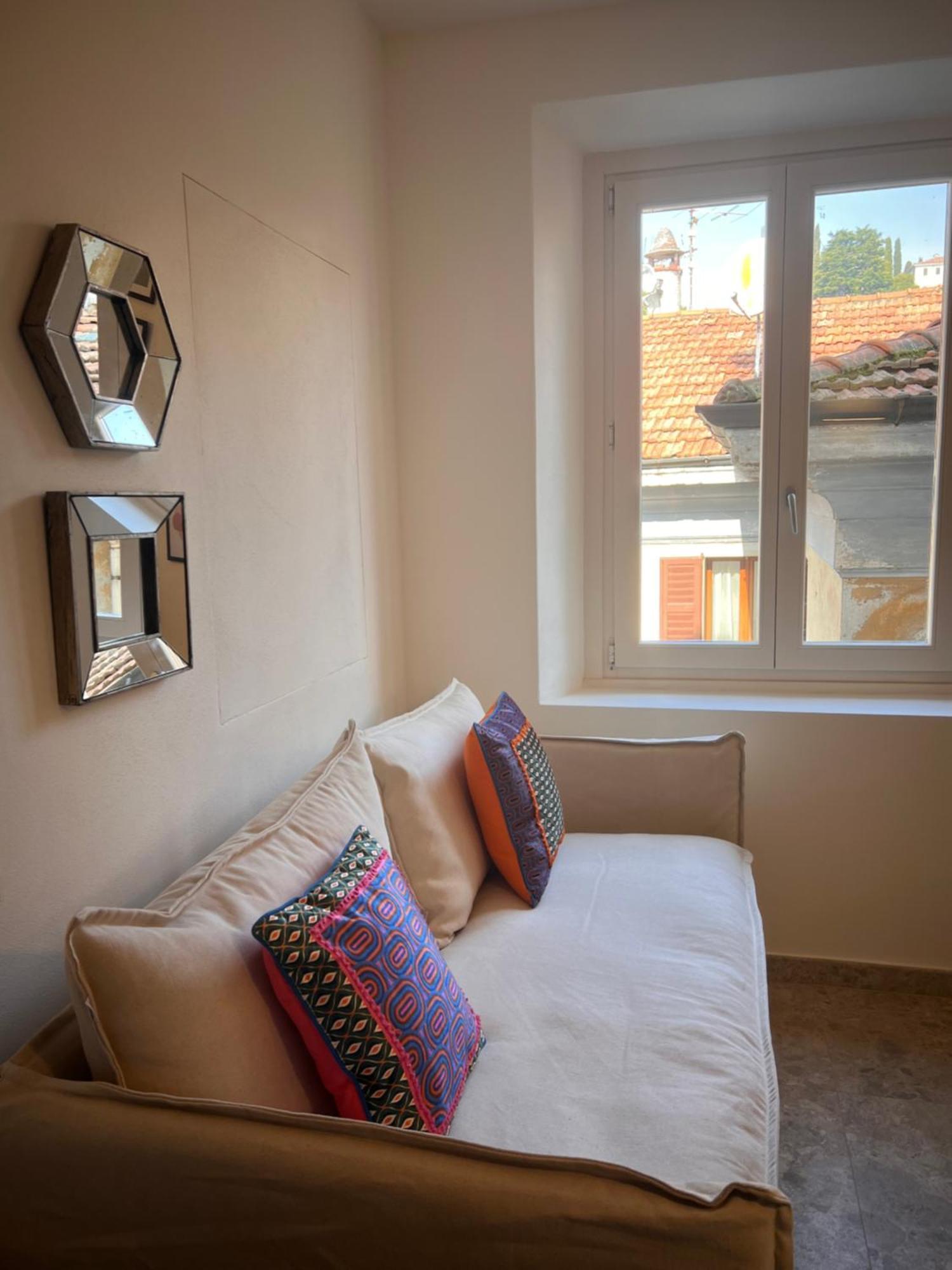 Apartment Nicole เมนาจโจ ภายนอก รูปภาพ